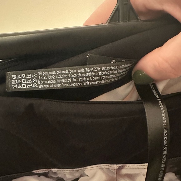 Victoria Sport Floral Biker Shorts size xs - Picture 4 of 4